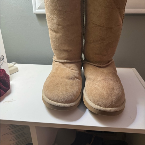 UGG classic boots. Size 5 - Picture 4 of 6